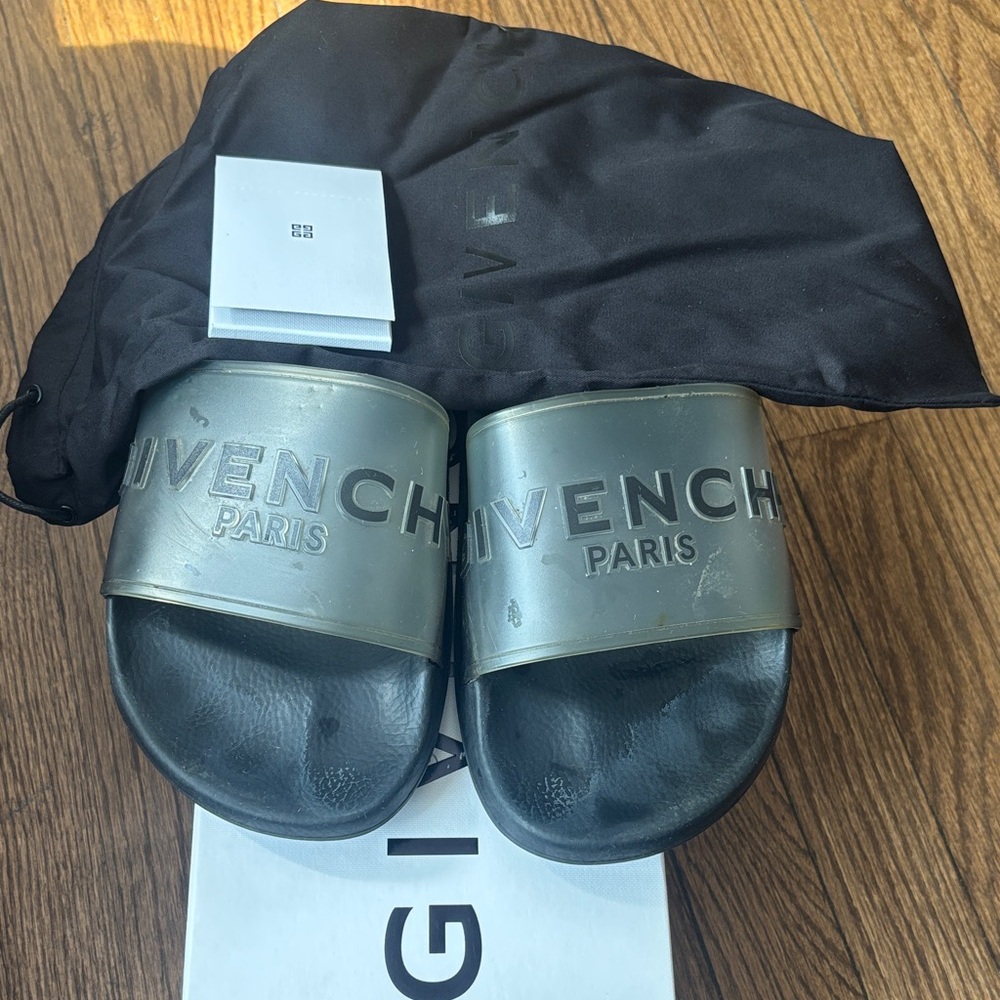 Givenchy Men's Gray and Black Slides